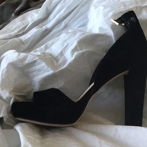 41/2 in heel platform  Vince Camuto